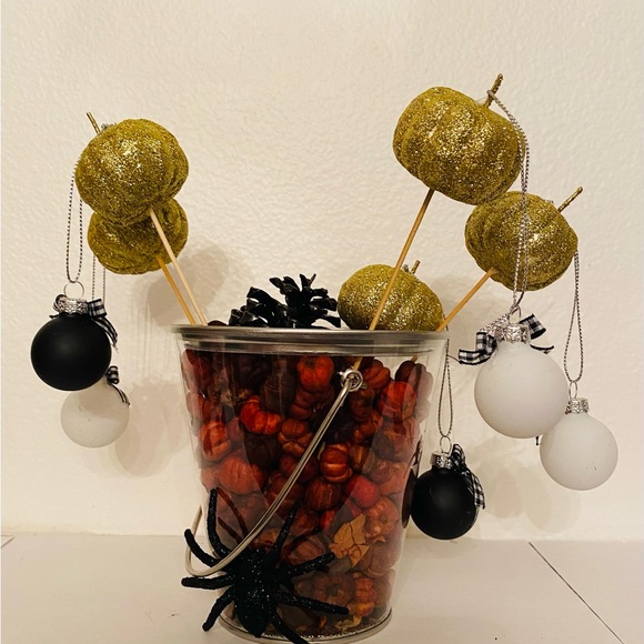 Halloween table decor with ornaments and pumpkin spice scented putka pods - Picture 14 of 16